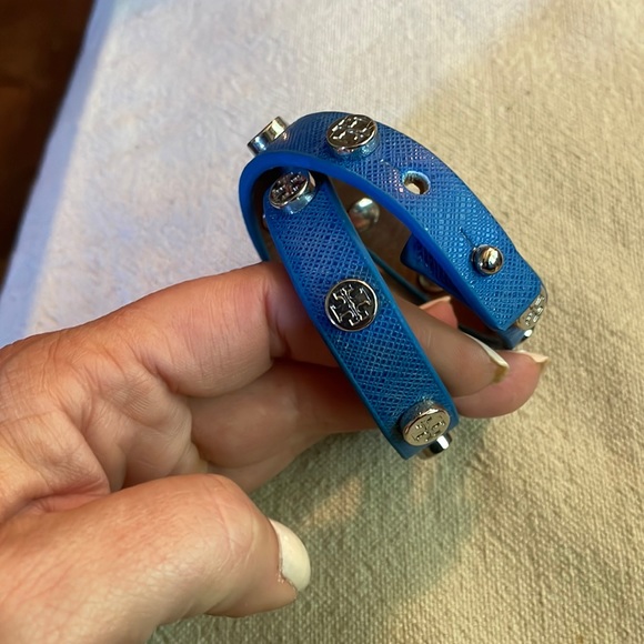 Tory Burch Royal Parrot Blue Textured Double Wrap Bracelet NWT - Picture 5 of 6